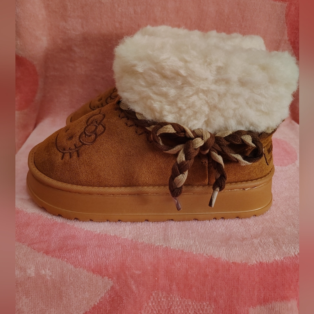 EXCLUSIVE- Hello Kitty x Xixitao Officially Licensed Collaboration Women's Boots - Picture 9 of 11
